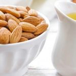 ما فائدة زيت اللوز المر للوجه