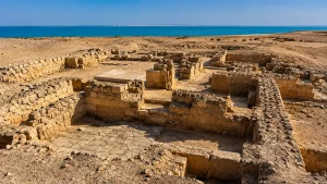 آثار مدينة فيلكا التاريخية المطلة على ساحل الخليج العربي في الكويت.