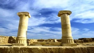 الأعمدة اليونانية الأثرية في جزيرة فيلكا بدولة الكويت.