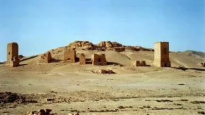 أطلال ومبانٍ تاريخية قديمة في جزيرة فيلكا بدولة الكويت.